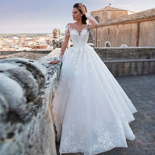 Light wedding dress, super fairy forest style, runaway princess, French European and American bride, trailing retro sexy thin V-neck long-sleeved dress