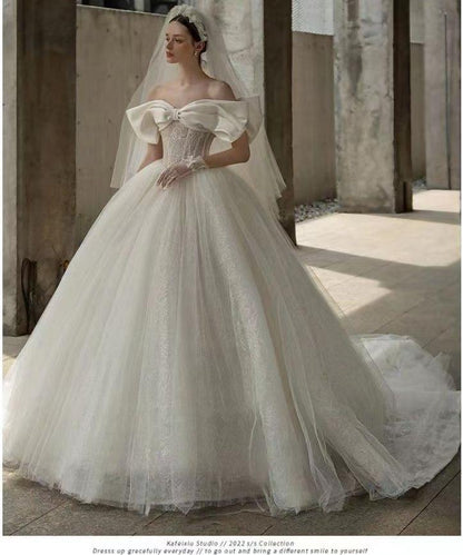 Light wedding dress, super fairy forest style, runaway princess, French European and American bride, trailing retro sexy thin V-neck long-sleeved dress