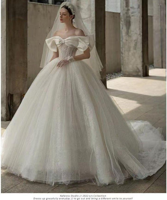 Light wedding dress, super fairy forest style, runaway princess, French European and American bride, trailing retro sexy thin V-neck long-sleeved dress