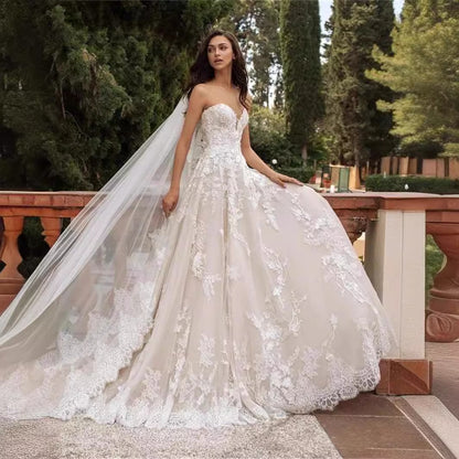 High-grade lace luxury heavy-duty main wedding dress 2024 new bride tube top slimming out of the door yarn trailing color