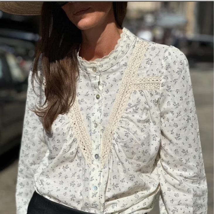 Vintage Spirit Lace Trim Scallop Neck Blouse
