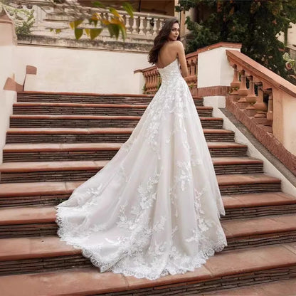 High-grade lace luxury heavy-duty main wedding dress 2024 new bride tube top slimming out of the door yarn trailing color