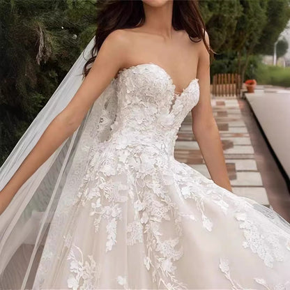 High-grade lace luxury heavy-duty main wedding dress 2024 new bride tube top slimming out of the door yarn trailing color