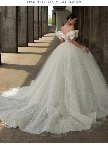 Light wedding dress, super fairy forest style, runaway princess, French European and American bride, trailing retro sexy thin V-neck long-sleeved dress